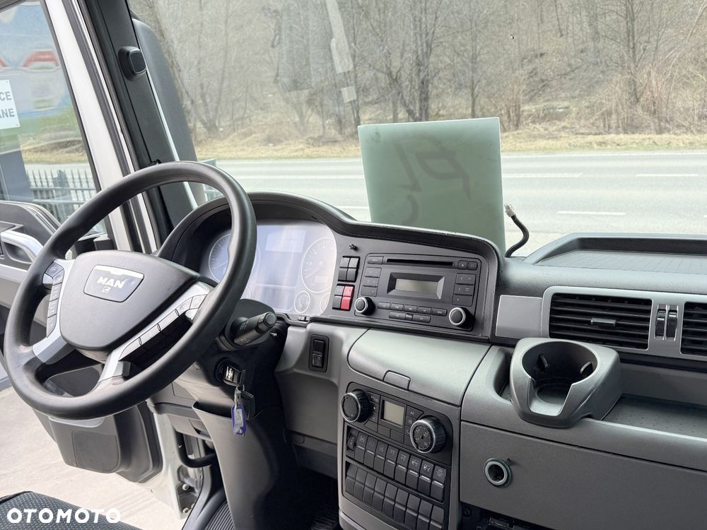 MAN TGS 26.320 6x2 // Oś skrętna i podnoszona // Zabudowa 8.30 // Specjalny //Burty // Winda // - 28