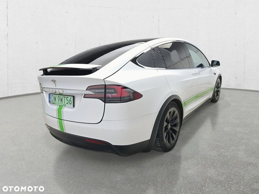 Tesla Model X - 7
