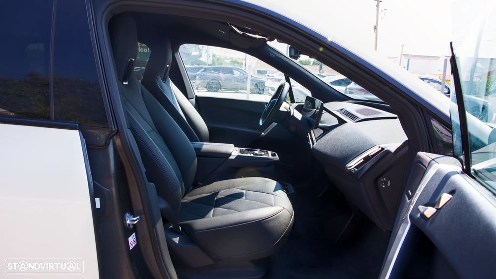 BMW iX xDrive 40 — fotografia 15
