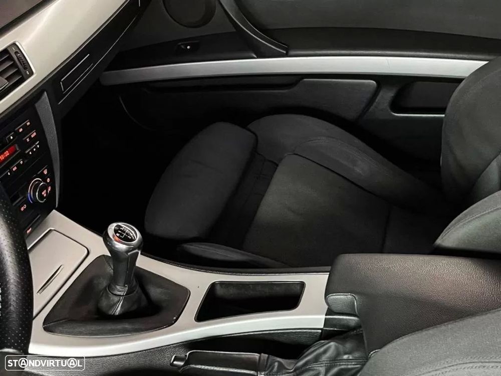 BMW 320 i Coupe - 25