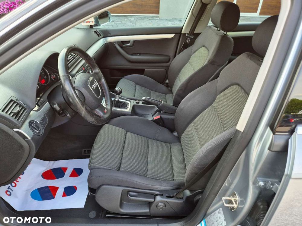 Audi A4 Limousine - 14