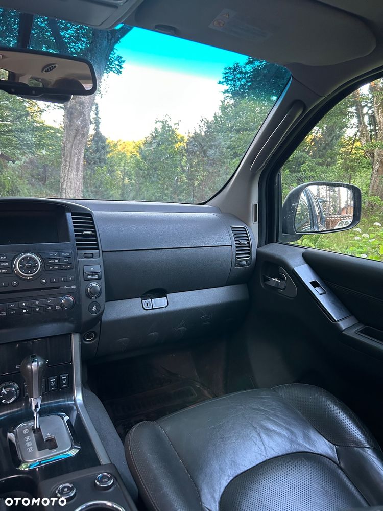 Nissan Pathfinder 2.5 D LE EU5 - 16