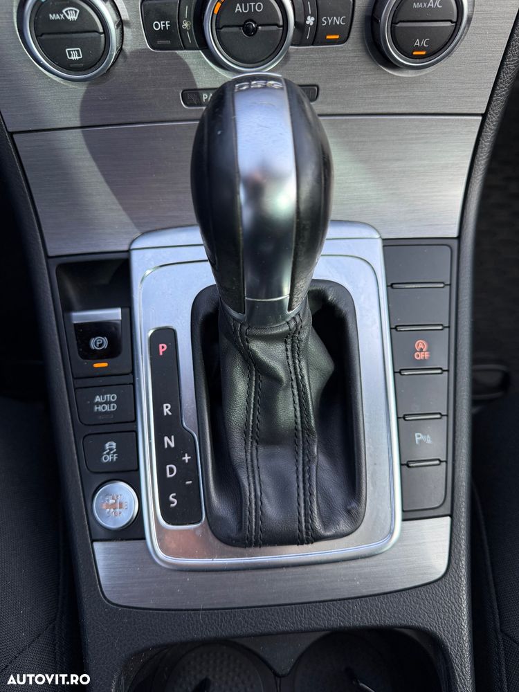 Volkswagen Passat Variant 2.0 TDI BlueMotion Technology DSG Highline - 15