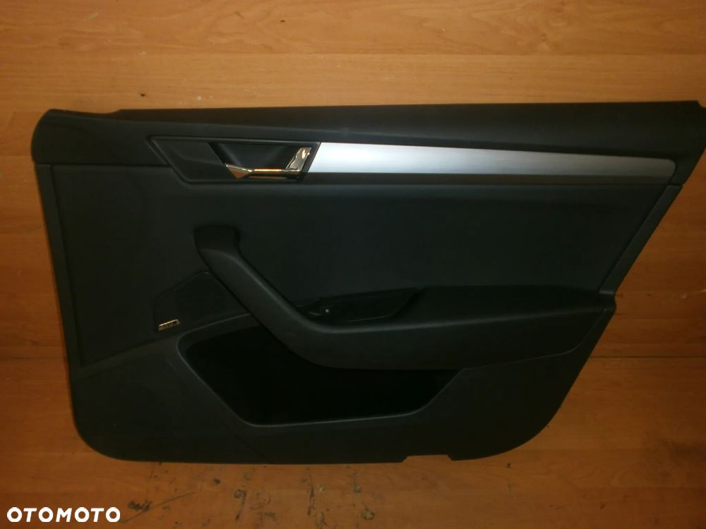 BOCZEK TAPICERKA SKODA SUPERB III KOMBI - 1