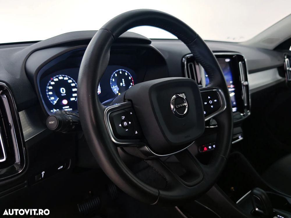 Volvo XC 40 T3 AT8 Momentum Pro - 9