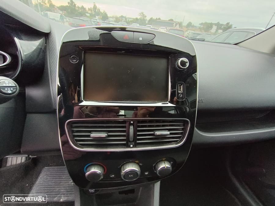 Renault Clio 0.9 TCe Limited Bi-Fuel - 10