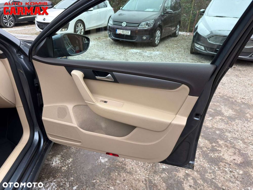 Volkswagen Passat - 22