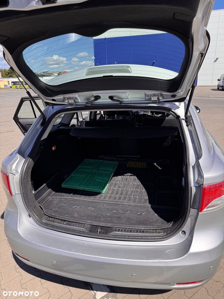 Toyota Avensis 1.8 Sol - 12