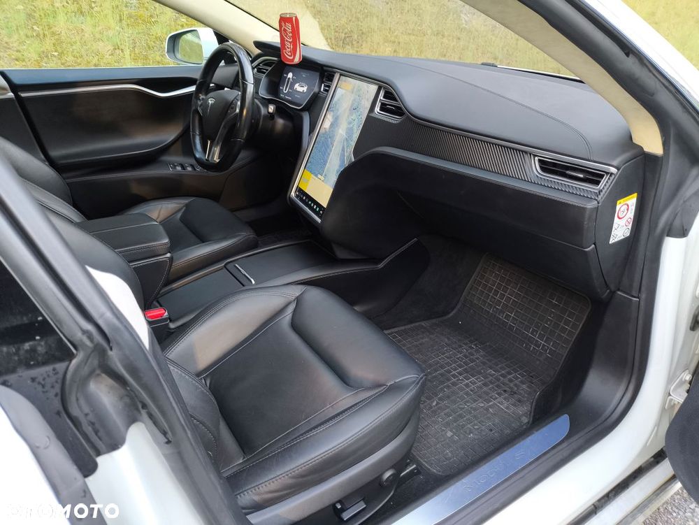 Tesla Model S - 10