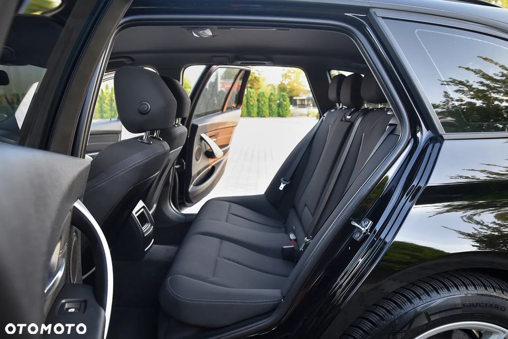 BMW Seria 3 318d Sport Line - 26