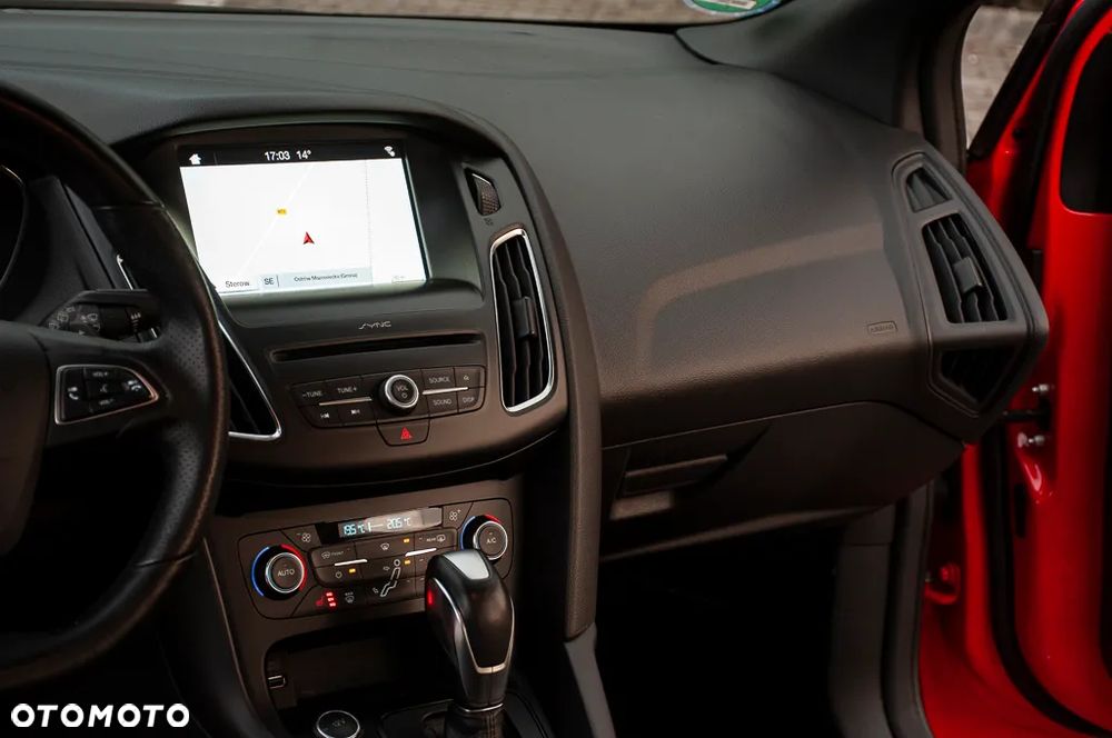 Ford Focus SW 1.5 EcoBoost S&S ST-LINE - 29