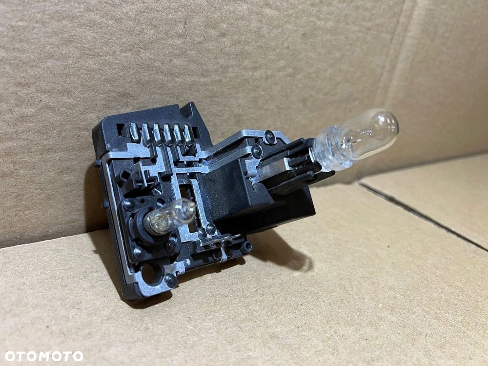 AUDI A6 C6 LIFT WKŁAD LAMPY LEWY TYŁ LEWA TYLNA W KLAPE 89037090 - 1