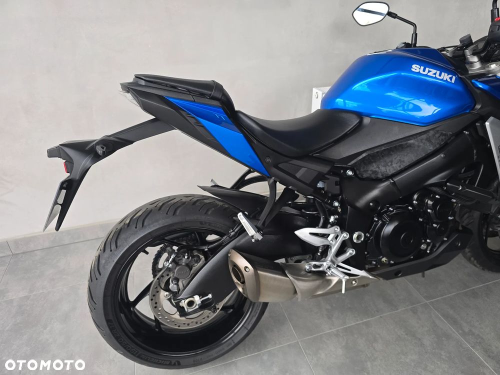 Suzuki GSX - 38