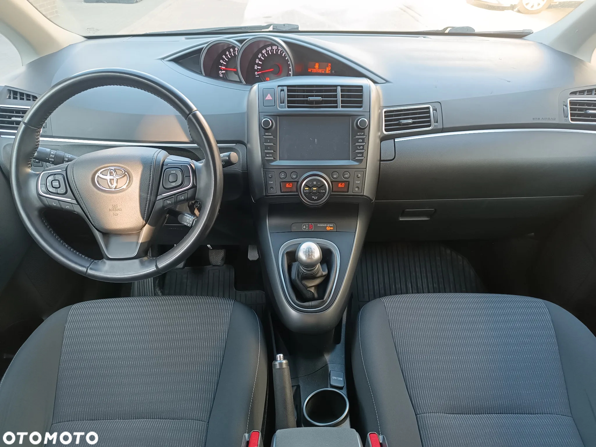 Toyota Verso 1.8 Prestige 7os - 31