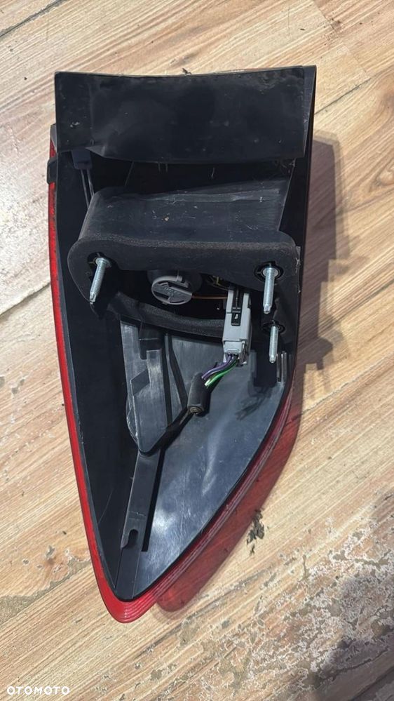 Prawa tylna lampa w błotnik Ford mondeo mk4 lift kombi - 2