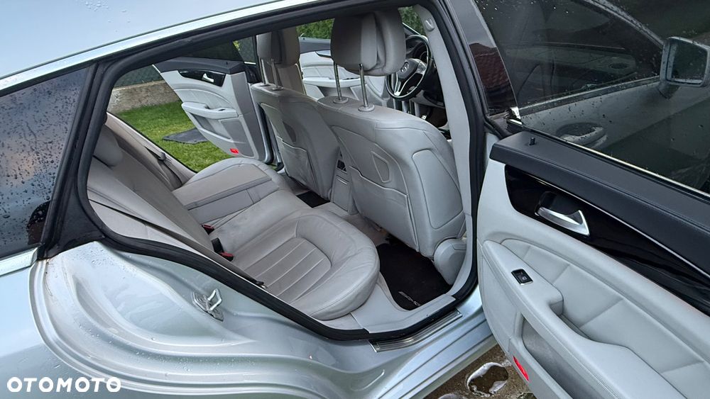 Mercedes-Benz CLS 350 CDI 4-Matic BlueEff - 12