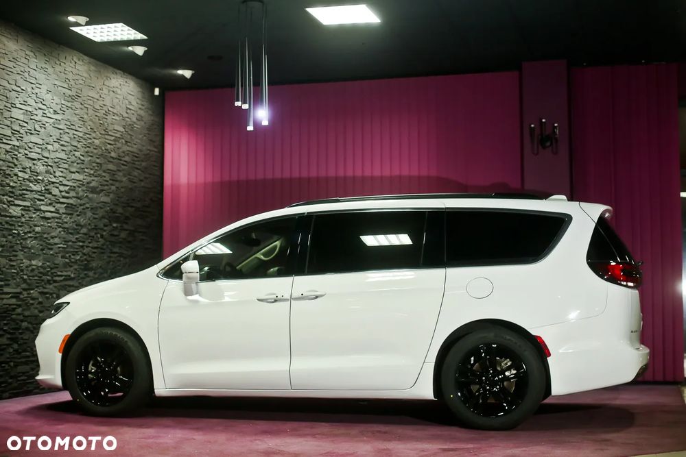 Chrysler Pacifica - 16