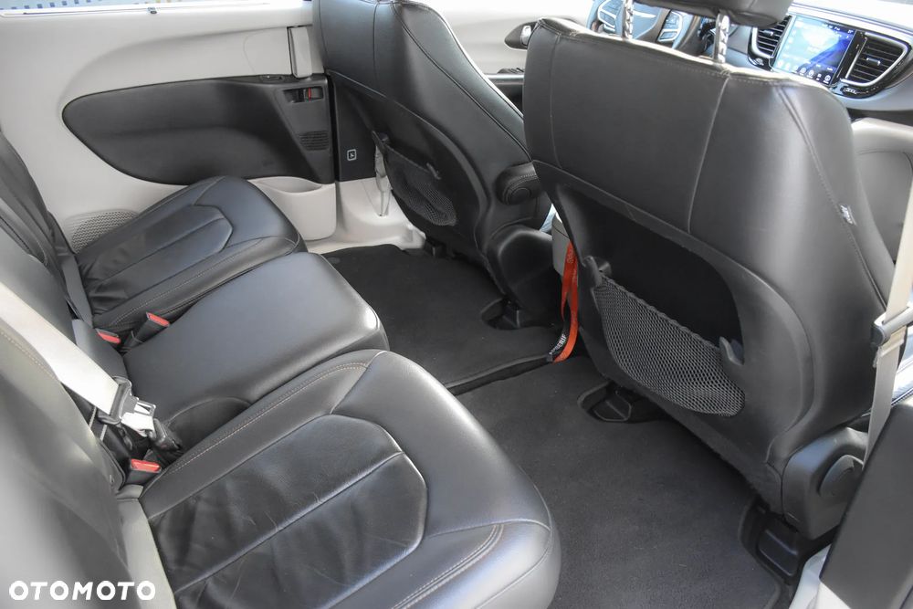 Chrysler Pacifica - 30