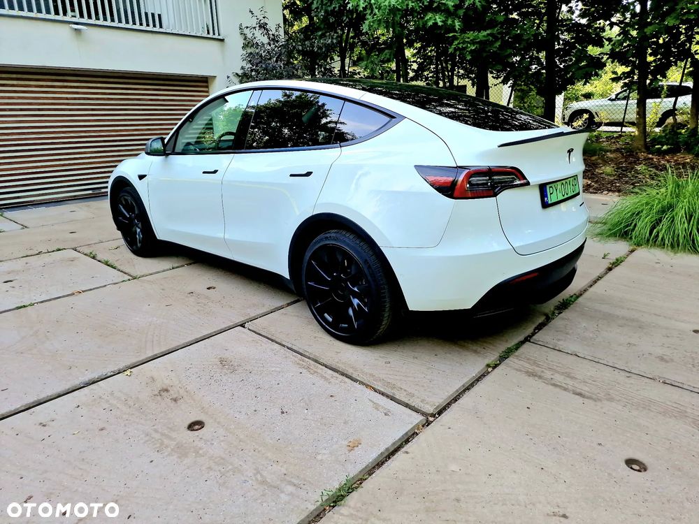 Tesla Model Y Long Range AWD - 4