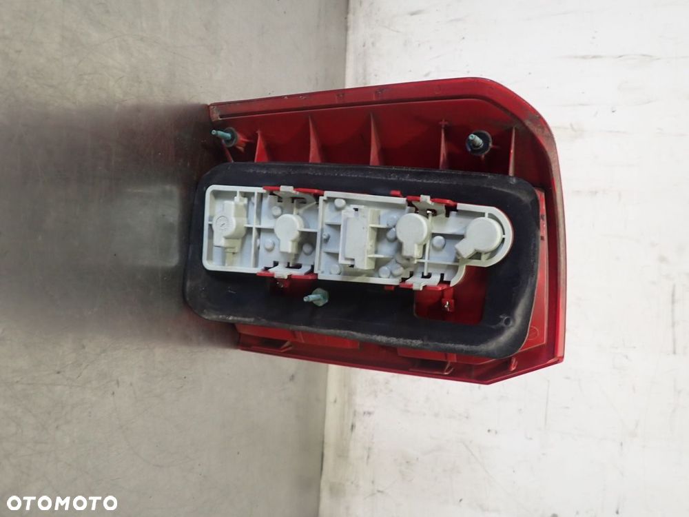 LAMPA PRAWA TYLNA AUDI A2 - 2