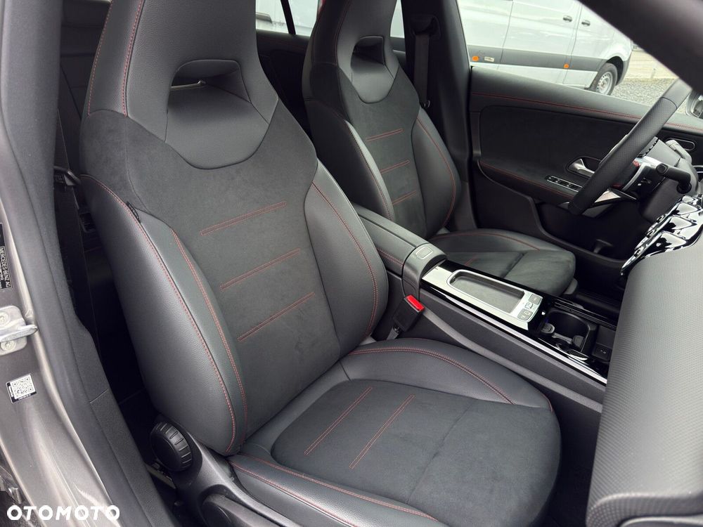 Mercedes-Benz CLA 200 AMG Line 7G-DCT - 23