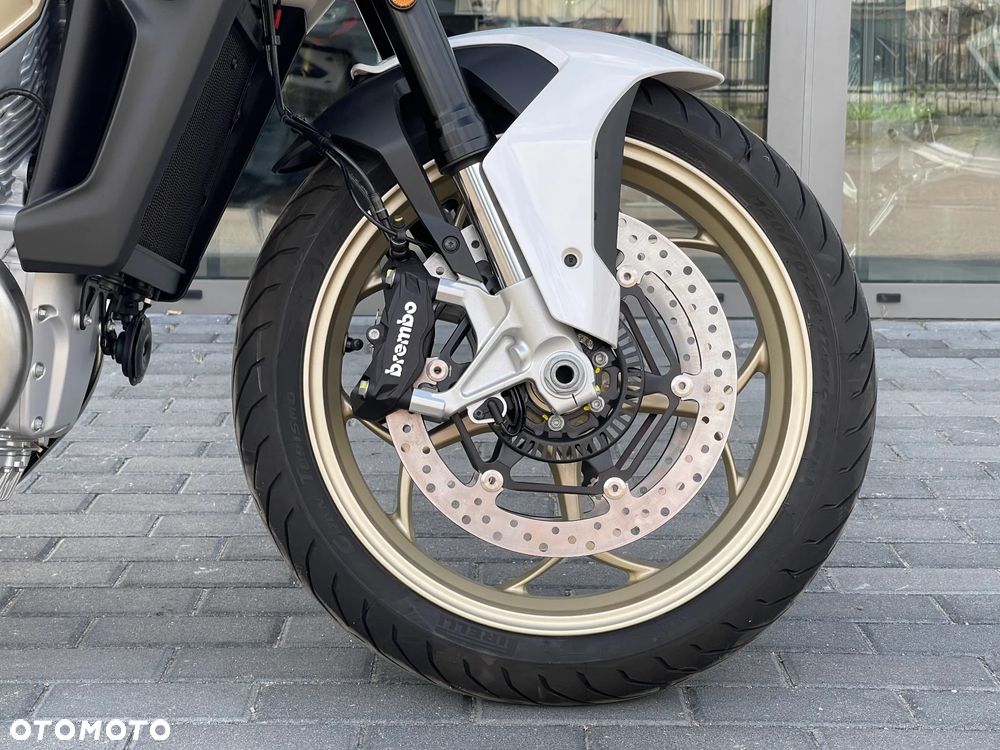 Moto Guzzi V100 Mandello - 4