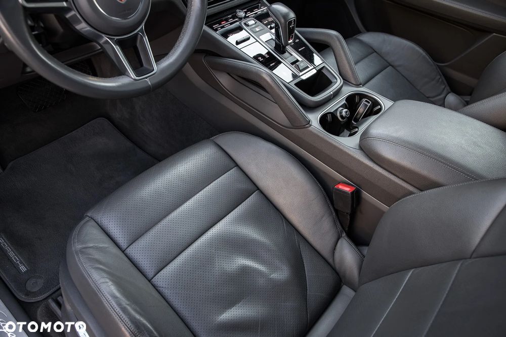 Porsche Cayenne Platinum Edition - 9