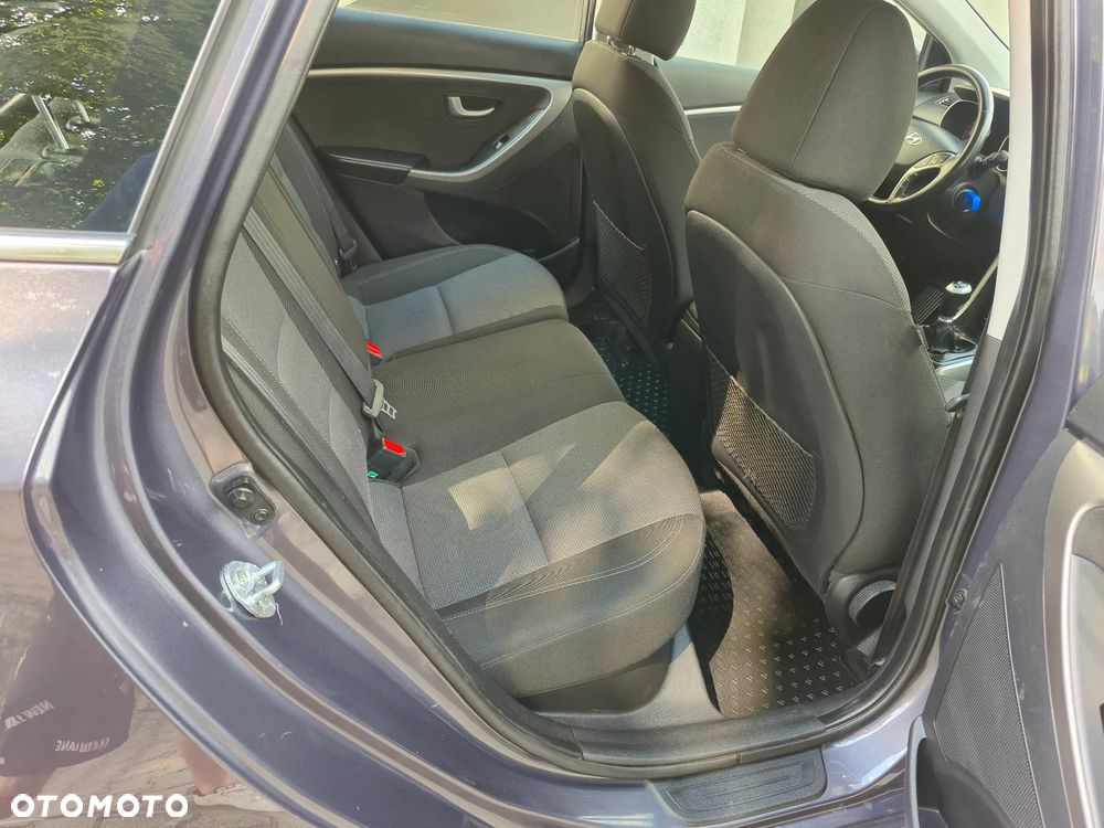 Hyundai i30 blue Kombi 1.6 GDi Trend - 16