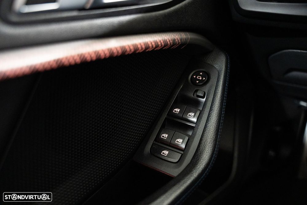 BMW 116 d Pack Desportivo M Auto - 16