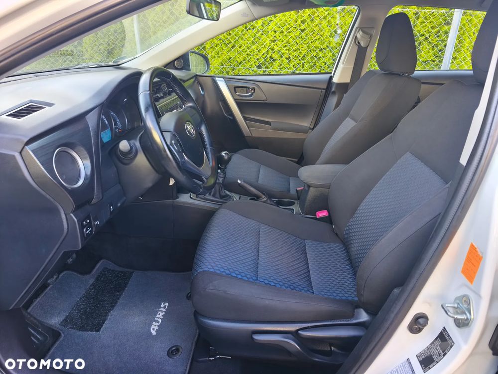 Toyota Auris 1.33 Dual-VVT-i Cool - 17