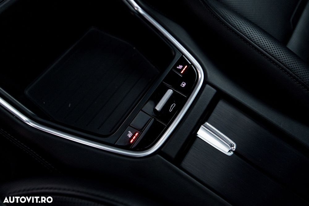 Porsche Panamera - 16