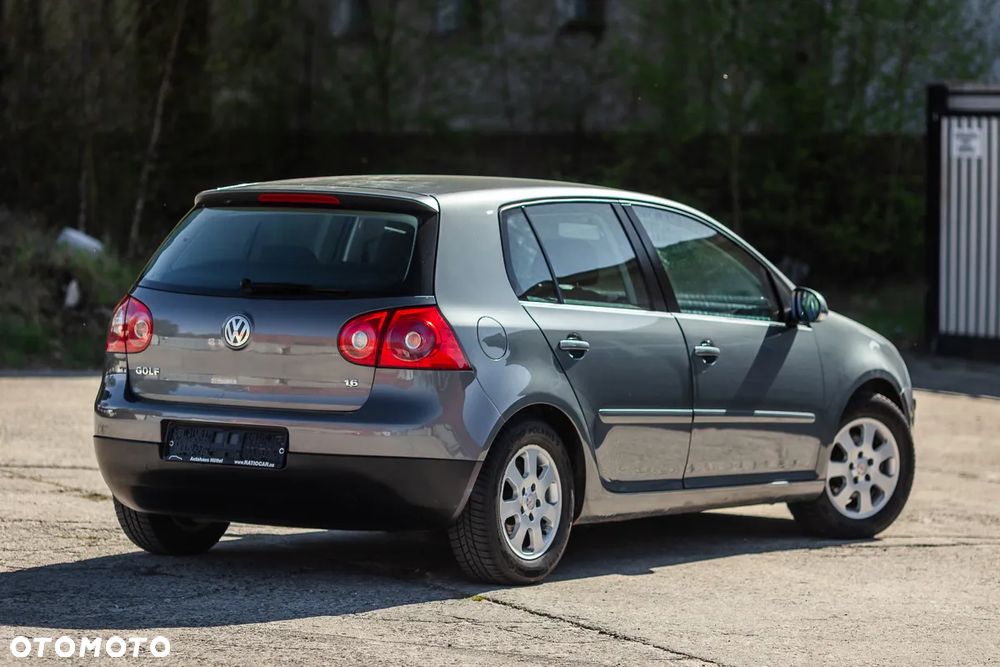 Volkswagen Golf 1.6 Comfortline - 11