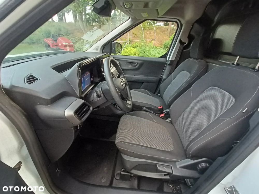 Ford Transit Courier - 13