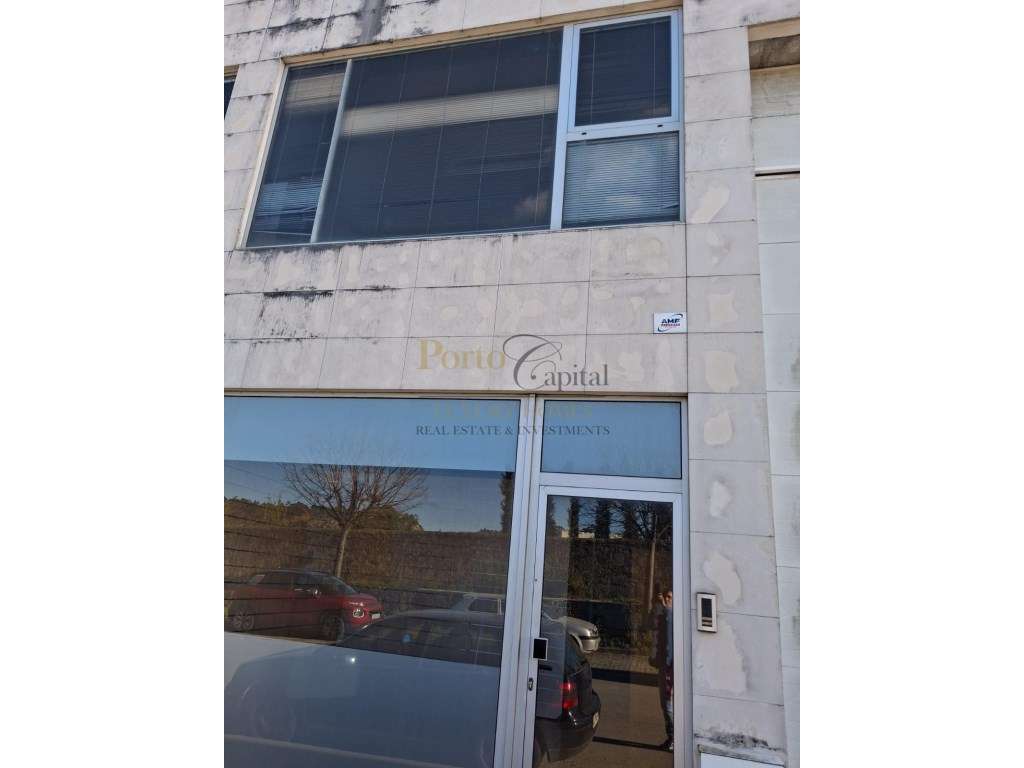 Armazém Industrial com 957 m² Licenciado para Comércio e Indústria - Grande imagem: 4/38