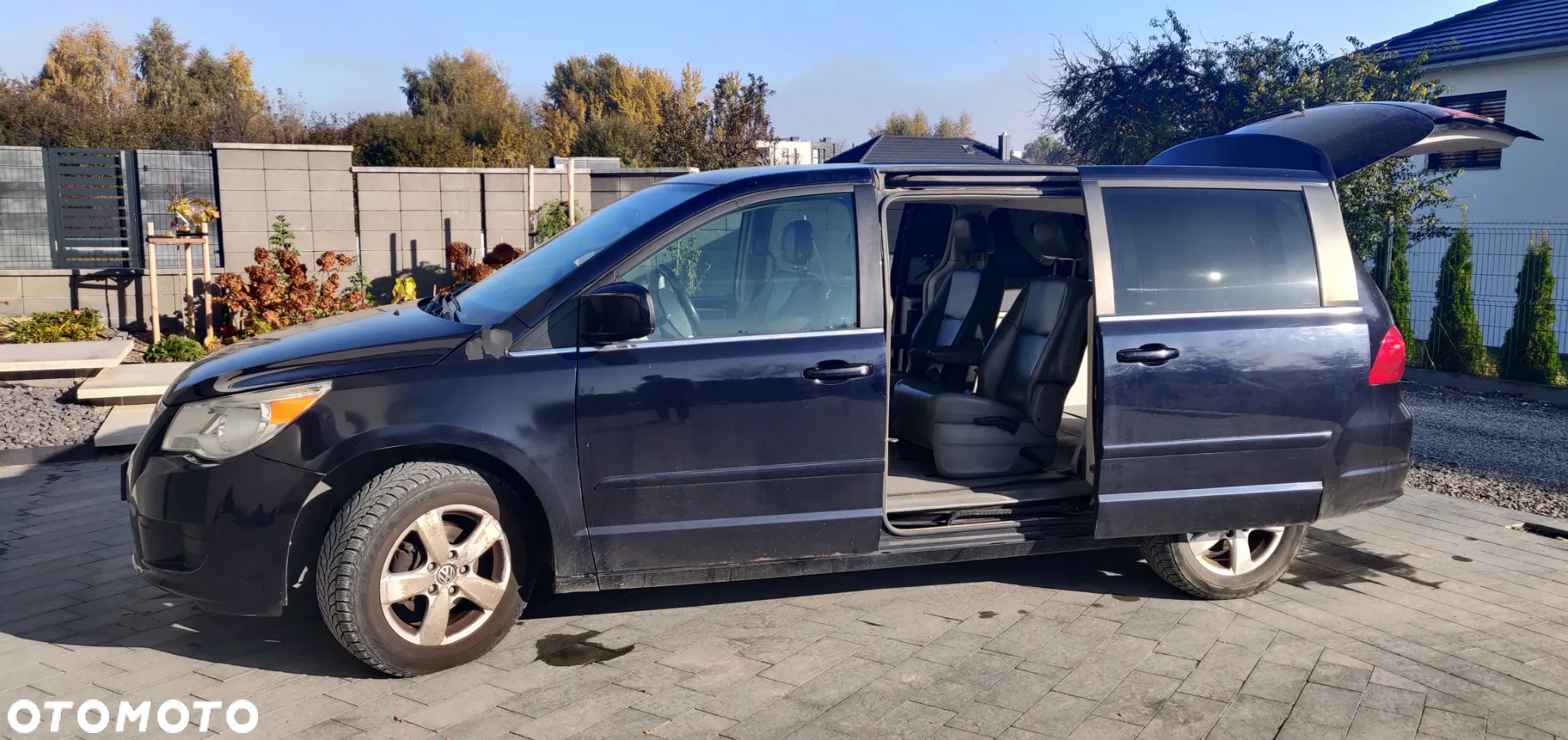 Volkswagen Routan - 9
