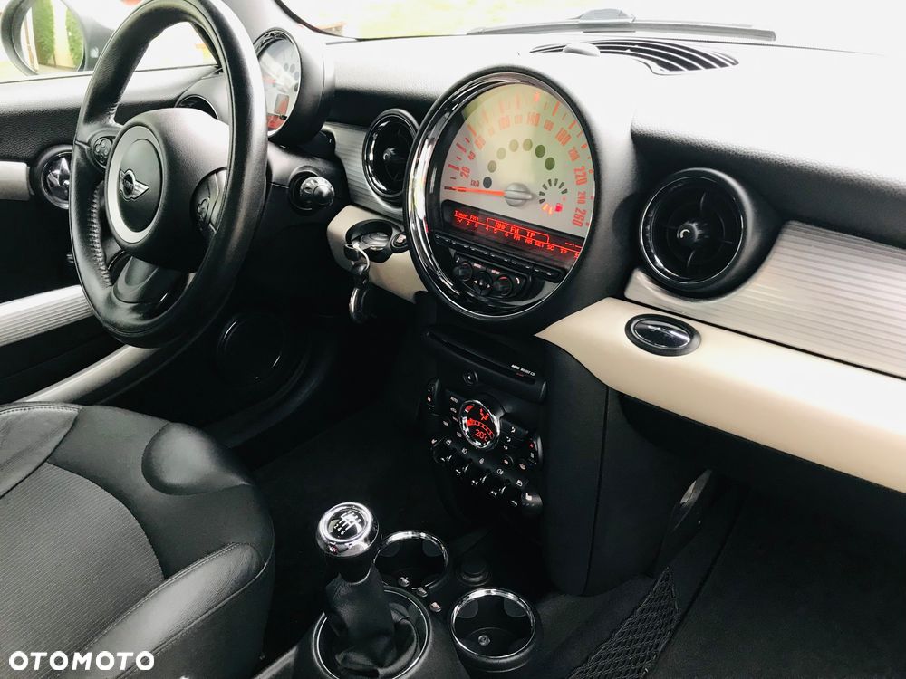 MINI Cooper Standard - 11