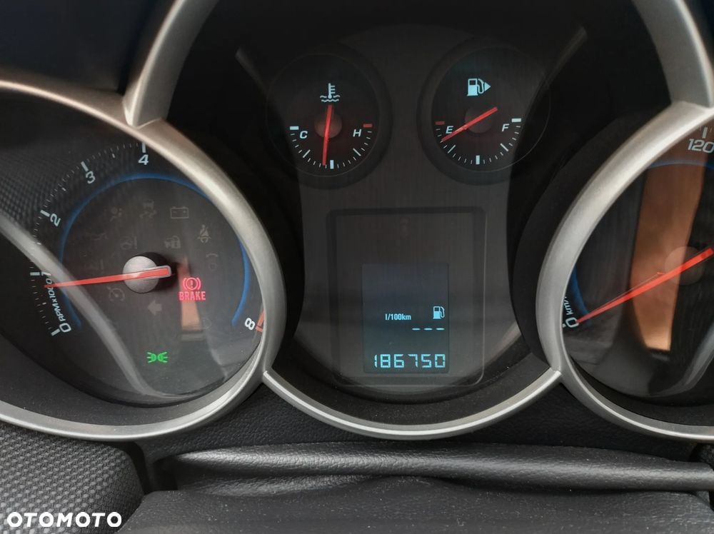 Chevrolet Cruze 1.6 LT - 27