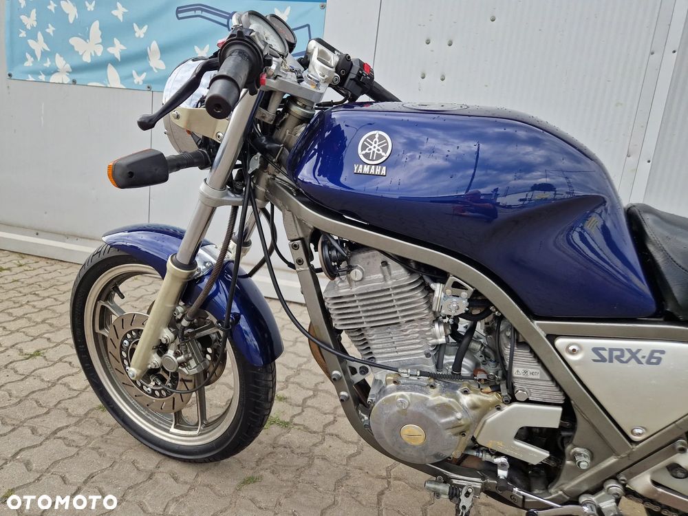 Yamaha SRX - 19