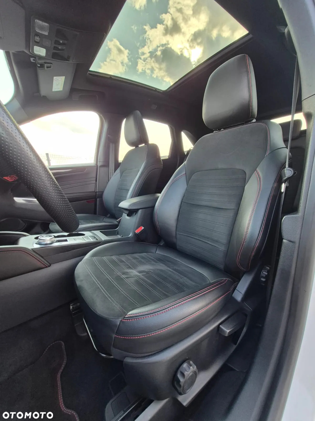 Ford Kuga 2.5 FHEV FWD ST-Line - 28