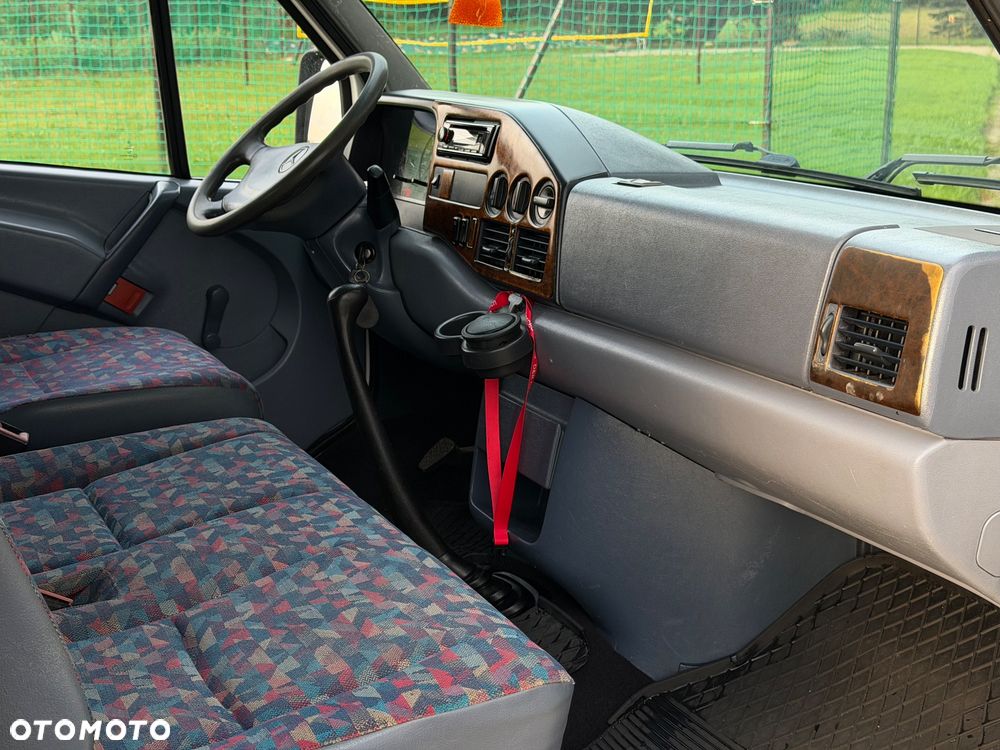 Mercedes-Benz Sprinter - 15