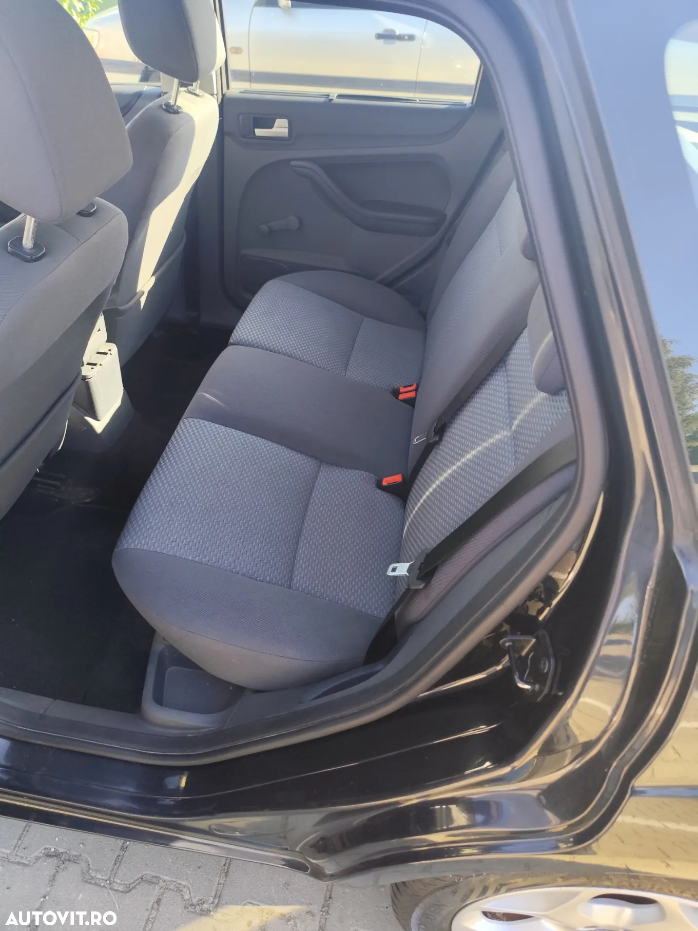 Ford Focus 1.6 16V Ambiente - 8
