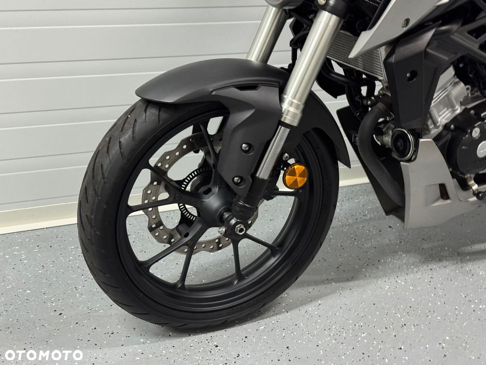 Honda CB - 23