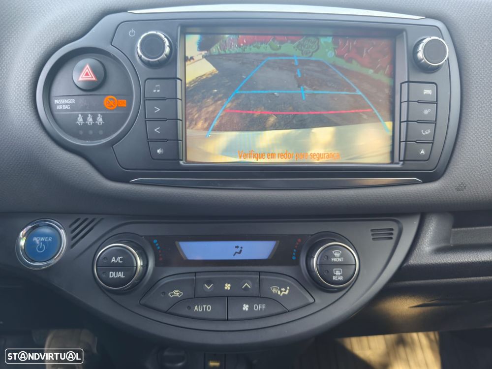 Toyota Yaris 1.5 HSD Comfort+Navi - 17