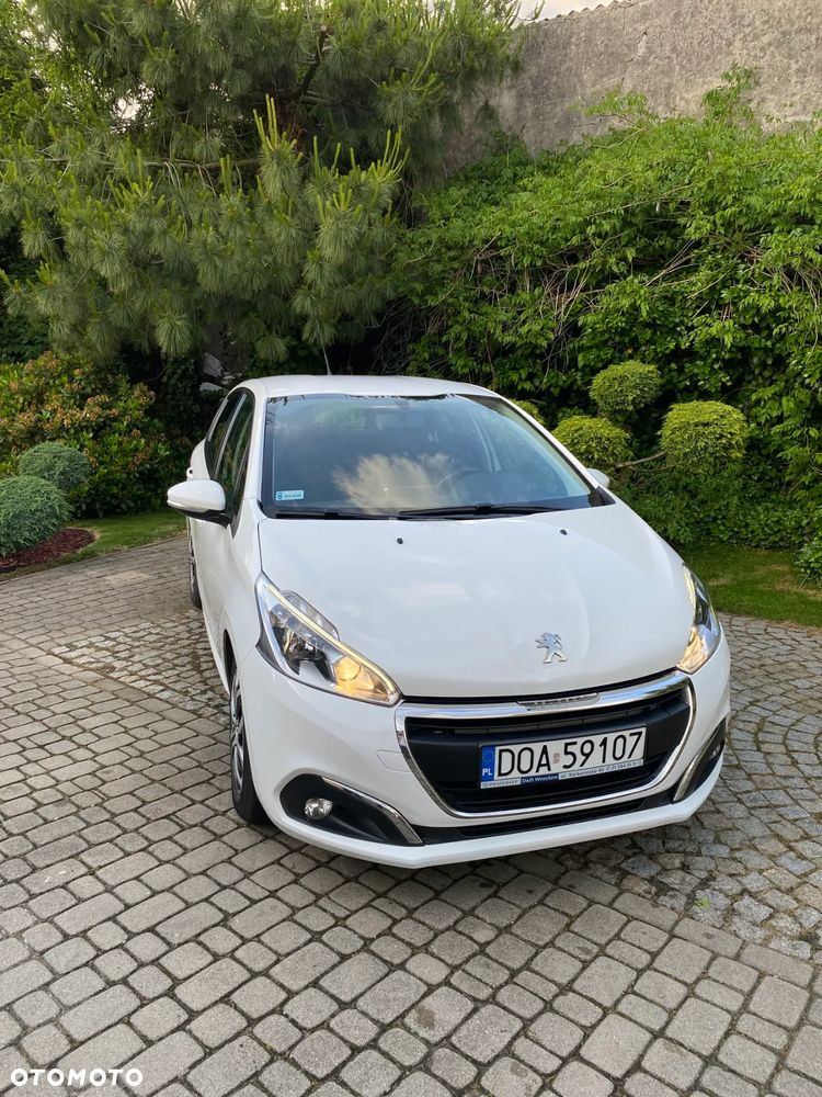 Peugeot 208 - 1