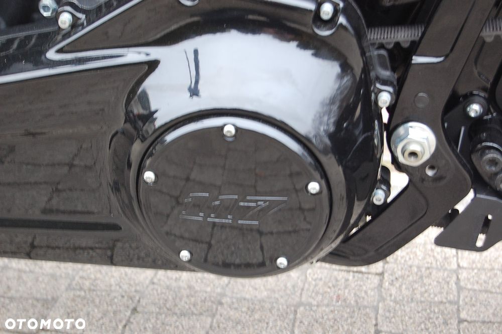 Harley-Davidson Softail Breakout - 15