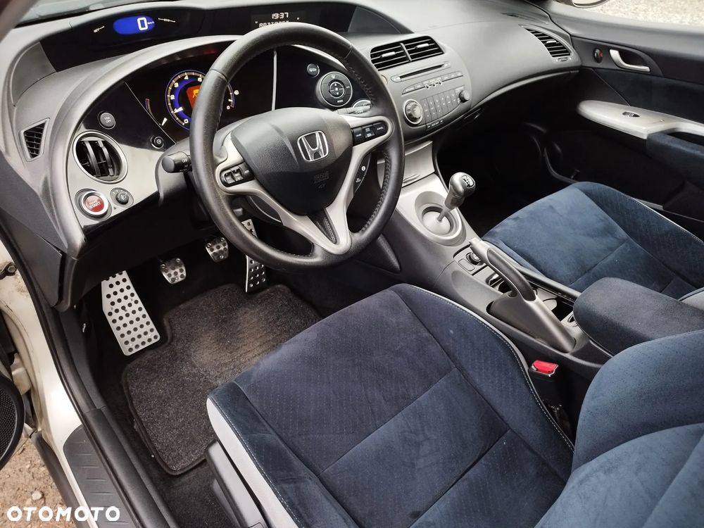 Honda Civic 1.8 Sport - 11