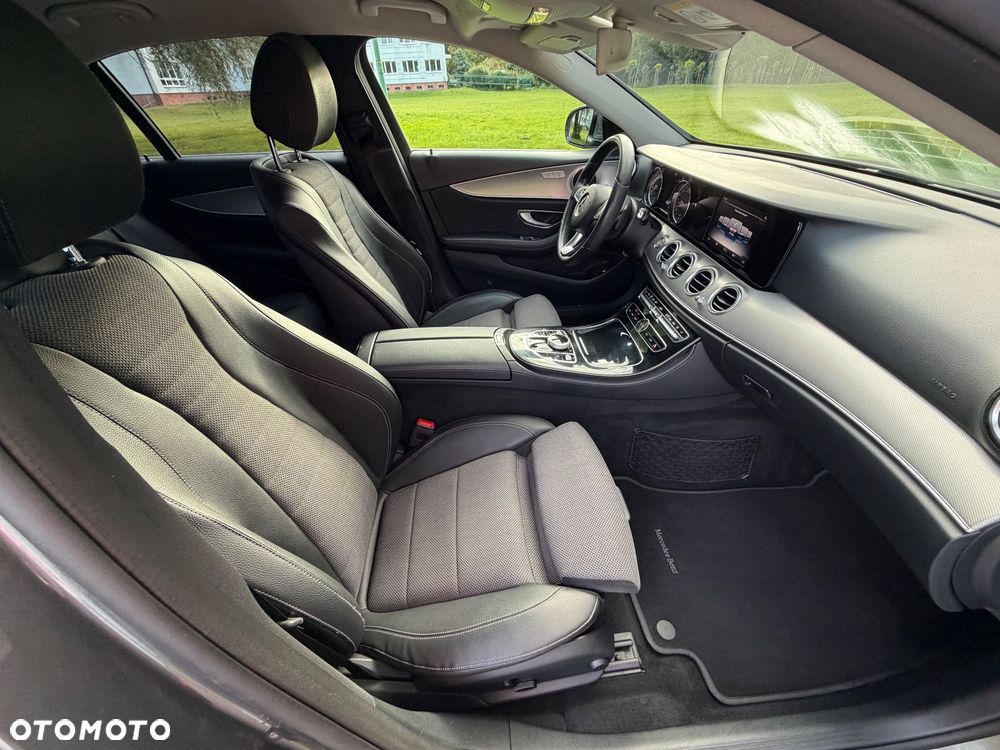 Mercedes-Benz Klasa E 220 d 4-Matic 9G-TRONIC - 17