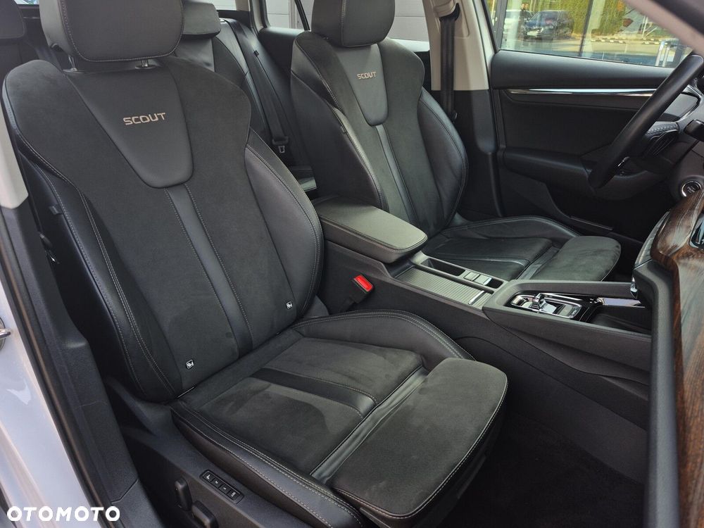 Skoda Octavia 2.0 TDI 4x4 Scout DSG - 11