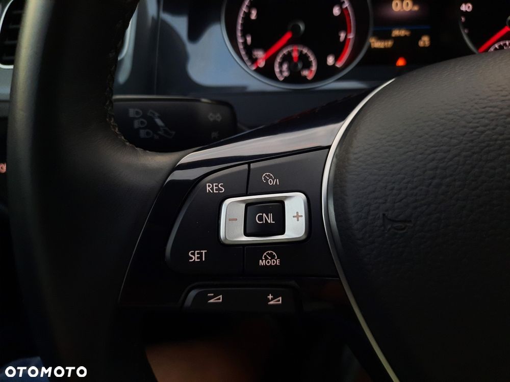 Volkswagen Golf 1.4 TSI BMT Comfortline - 25