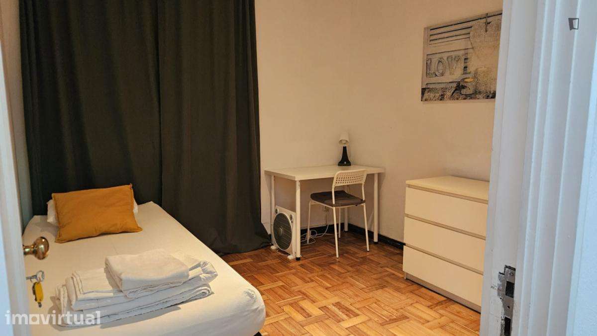 Apartamento com 3 quartos - localizado em Porto - Grande imagem: 2/23